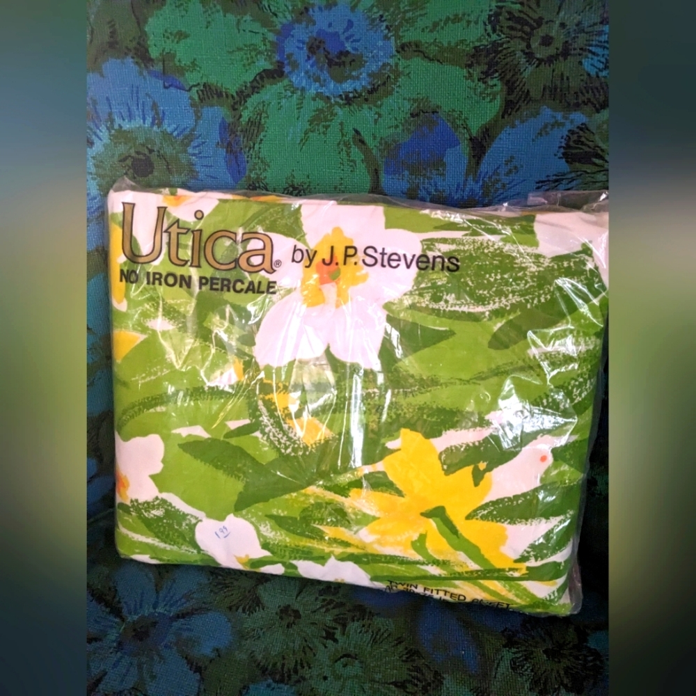 Vintage 1971 NEW OLD STOCK Utica Narcissus twin sheets/pillow case set